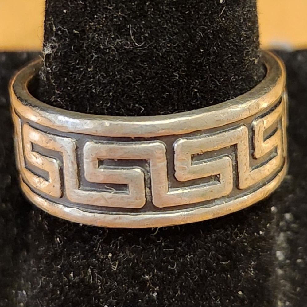 Silver Geometric Pattern Ring - image 1